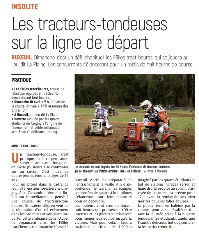 Les tracteurs-tondeuses sur la ligne de départ.